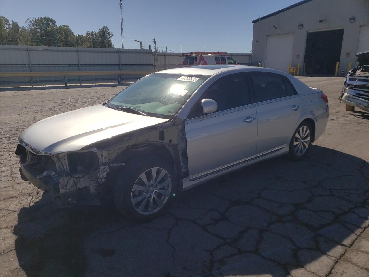 2011 TOYOTA Avalon