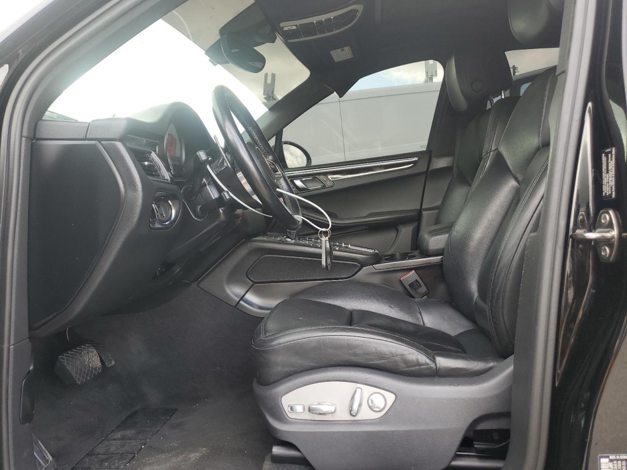 2015 PORSCHE Macan
