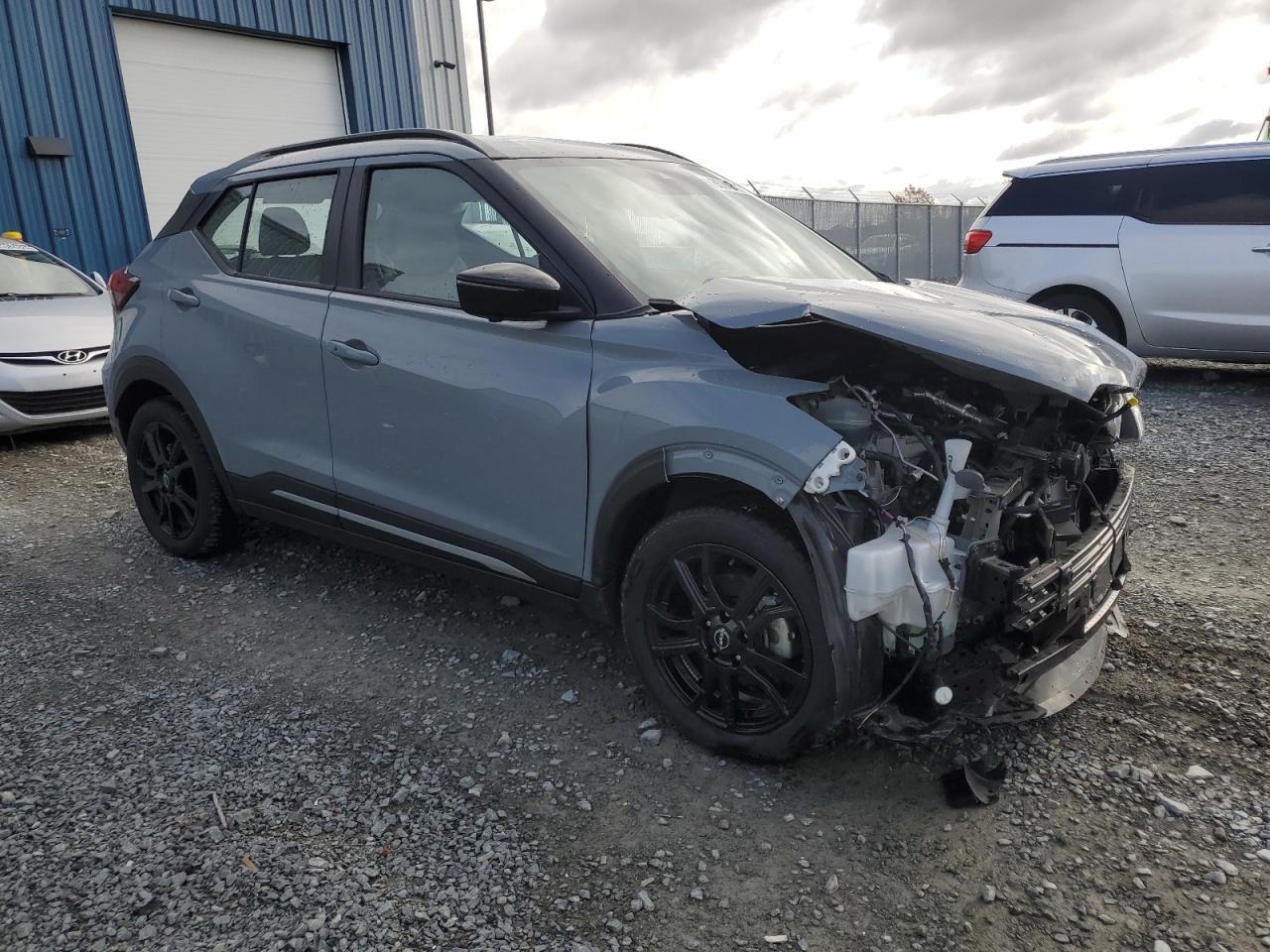 2024 NISSAN KICKS