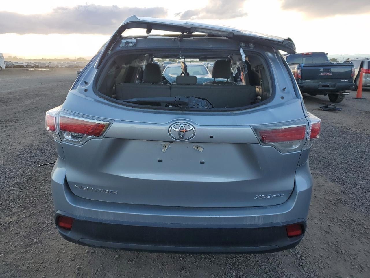 2016 TOYOTA HIGHLANDER