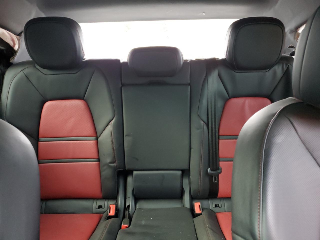 2024 PORSCHE CAYENNE