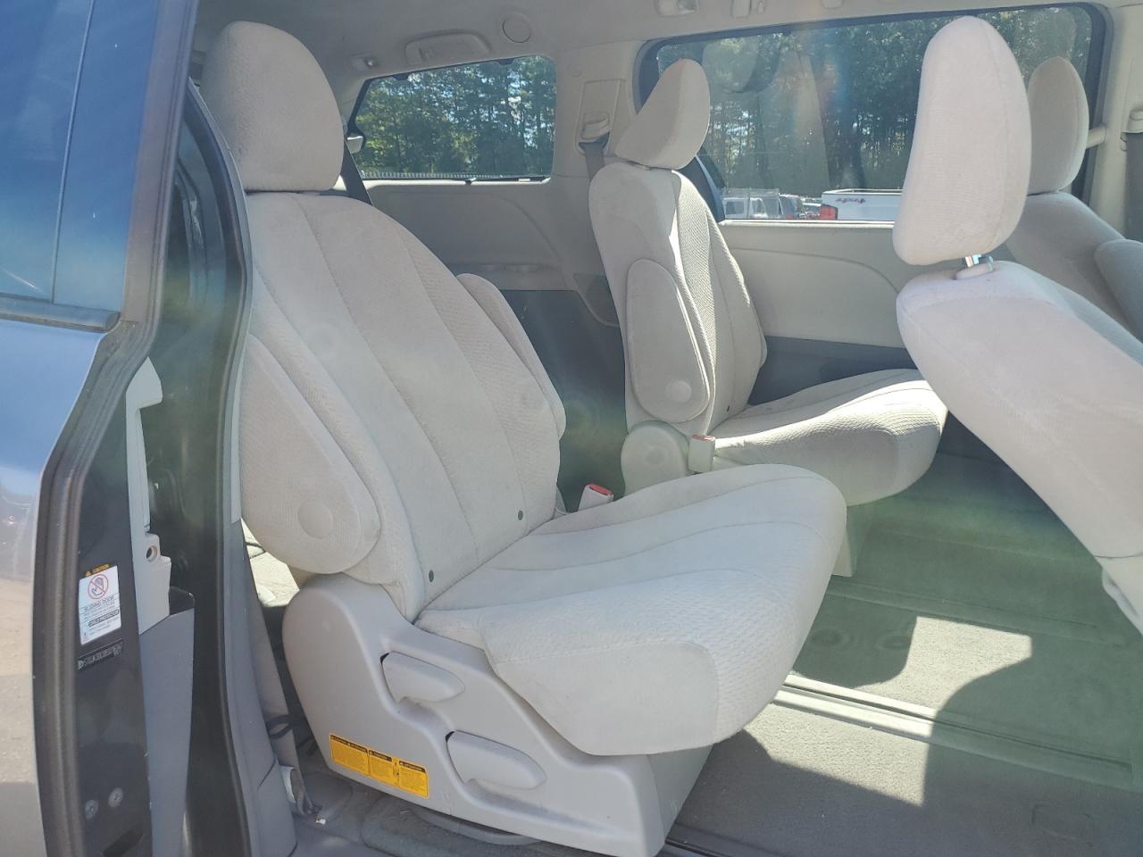 2011 TOYOTA SIENNA
