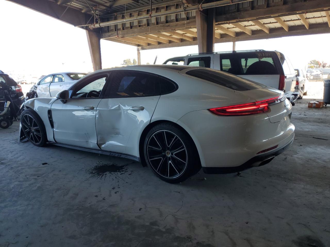 2018 PORSCHE Panamera