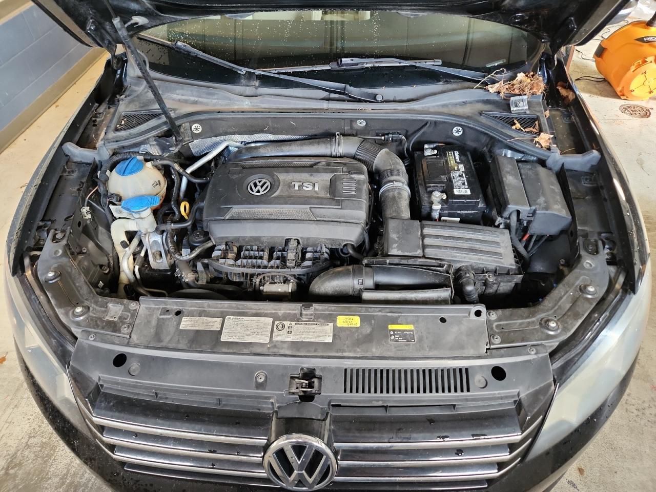 2015 VOLKSWAGEN Passat
