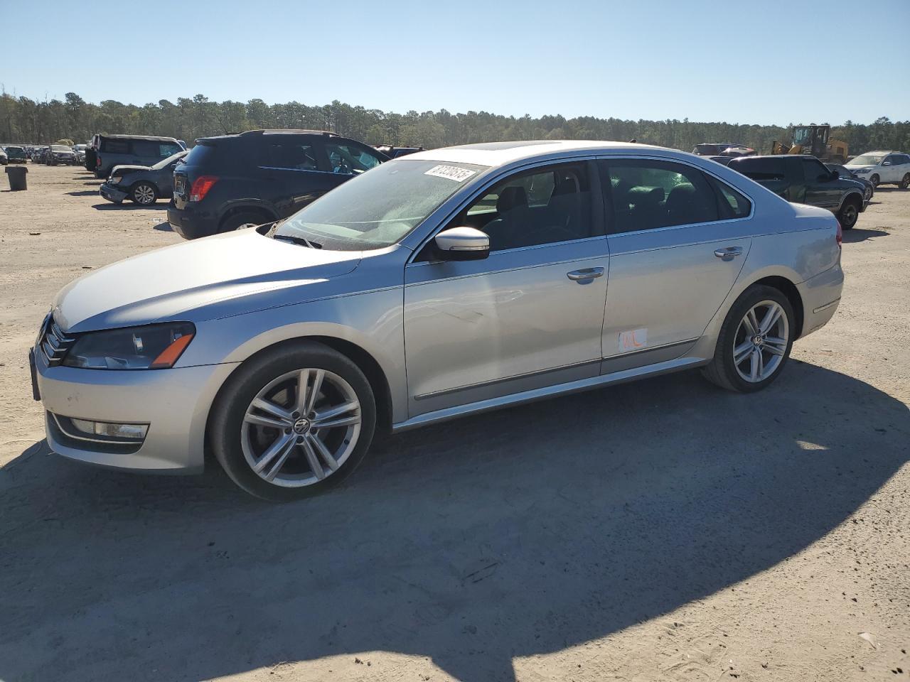 2014 VOLKSWAGEN Passat