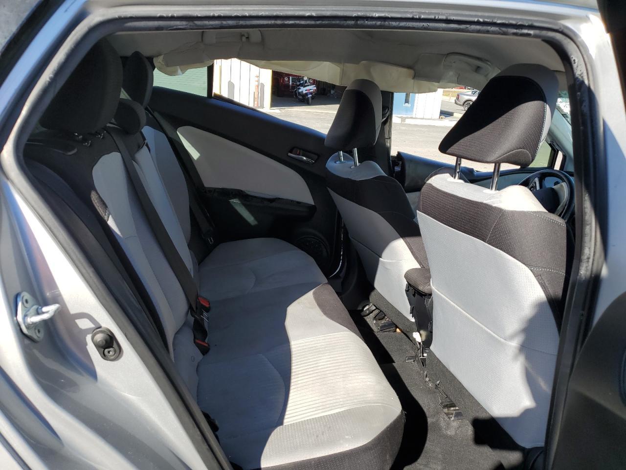 2016 TOYOTA PRIUS