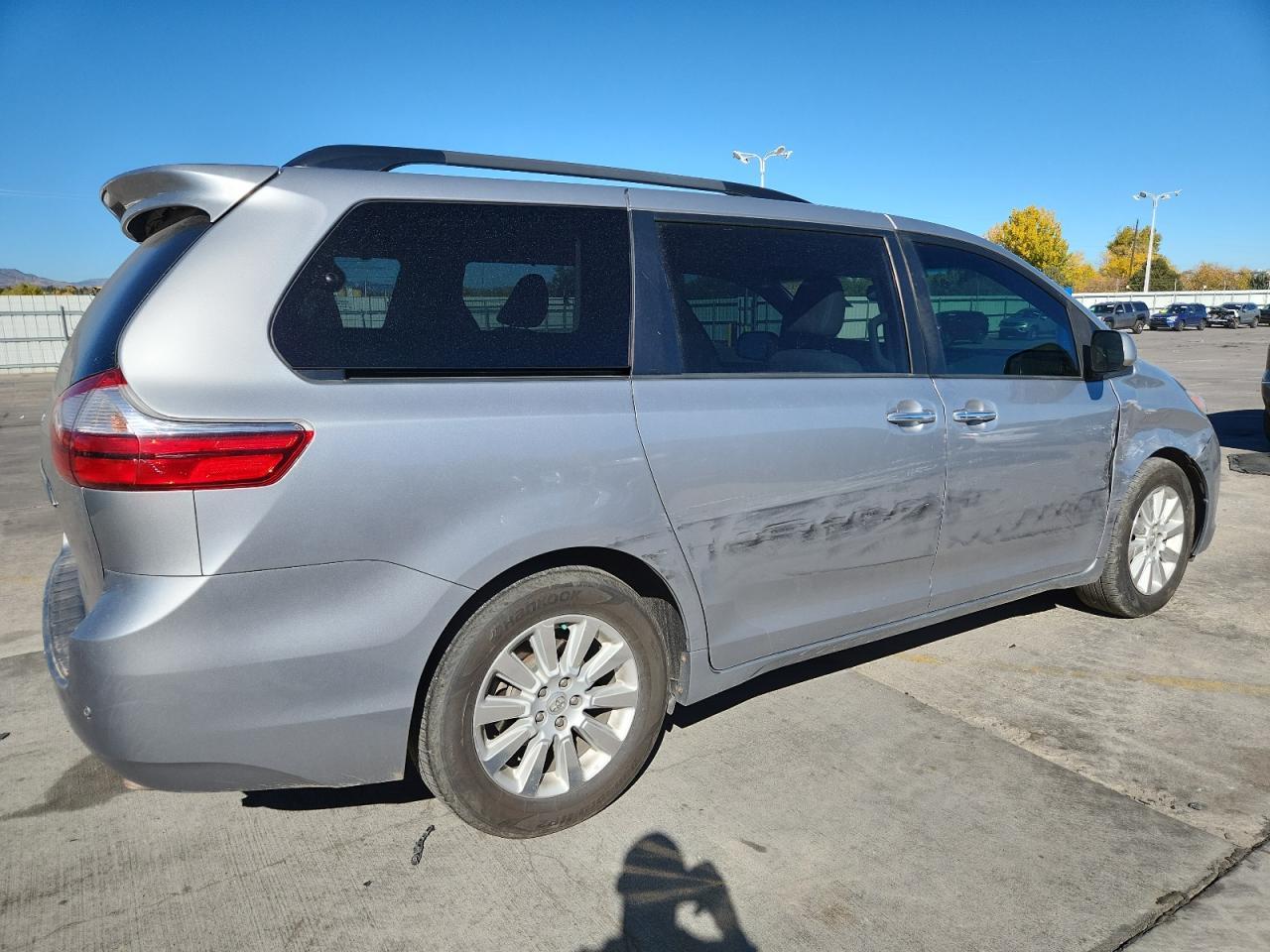 2015 TOYOTA SIENNA