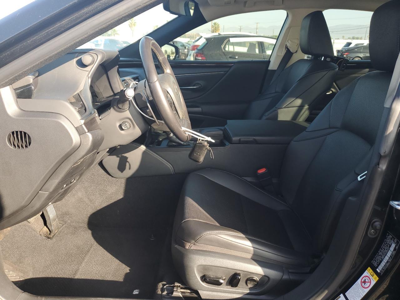 2019 LEXUS Es