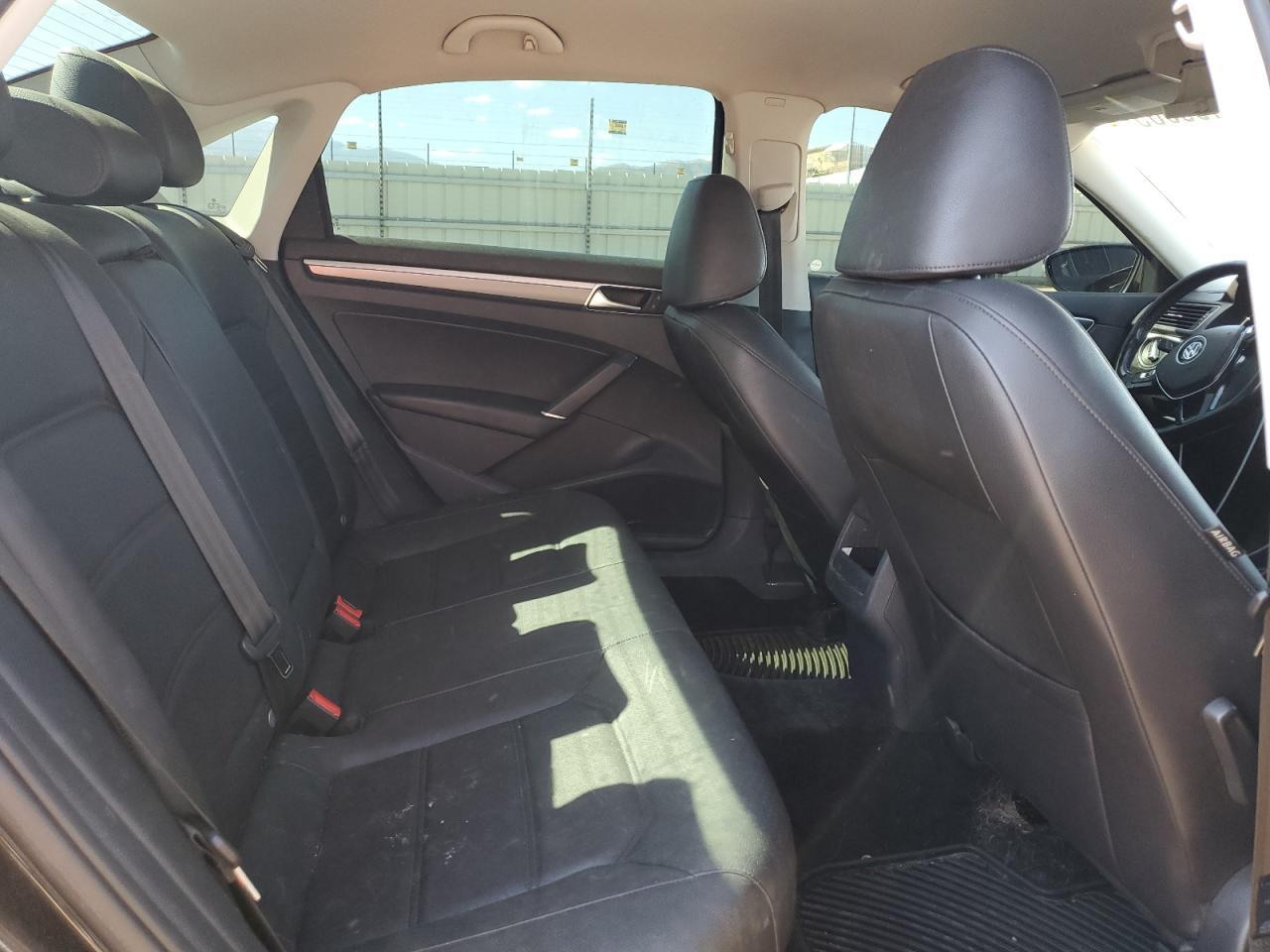 2017 VOLKSWAGEN Passat