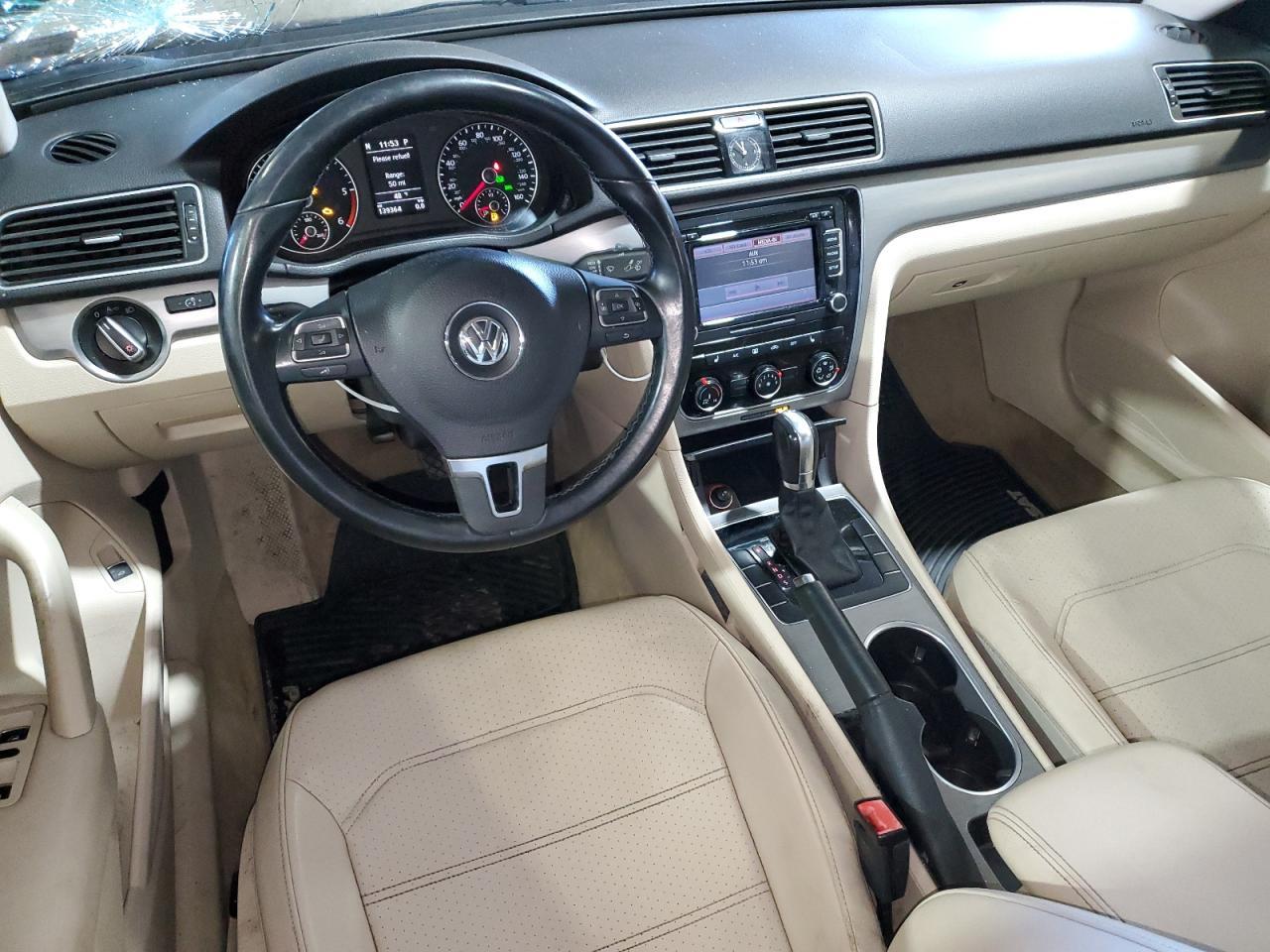 2014 VOLKSWAGEN Passat