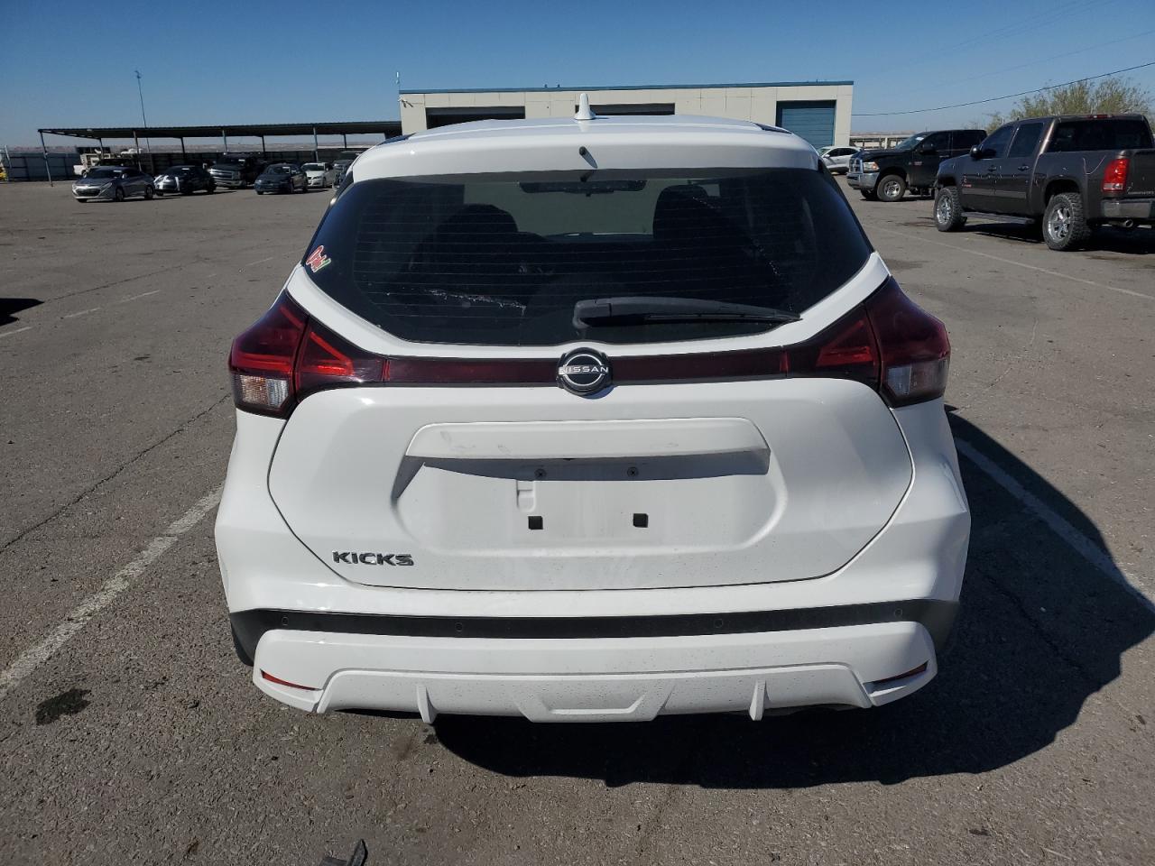 2024 NISSAN KICKS