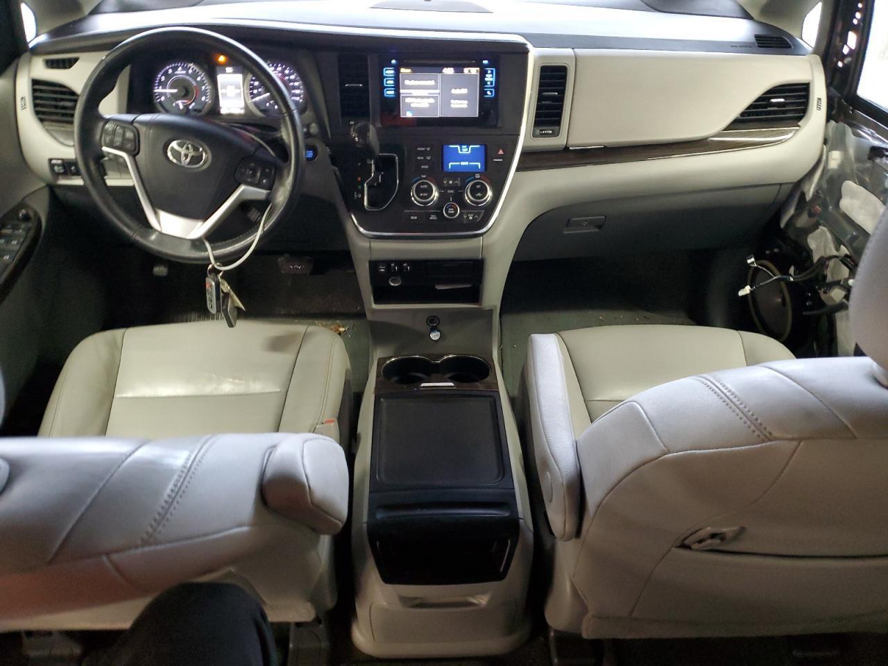 2015 TOYOTA SIENNA