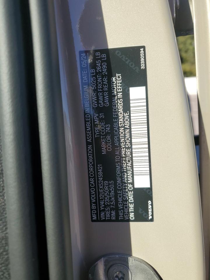 2025 VOLVO XC40
