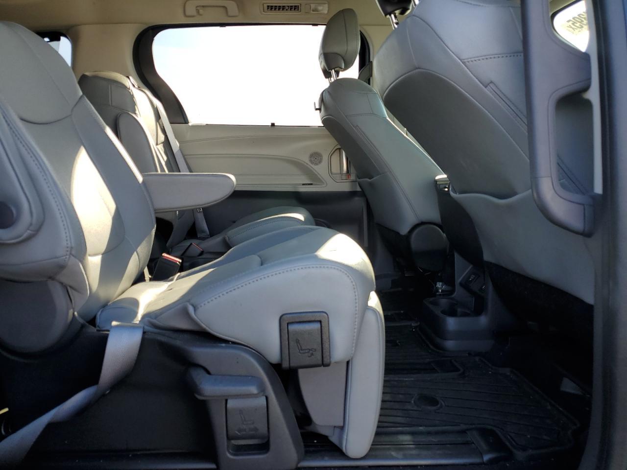 2024 TOYOTA SIENNA