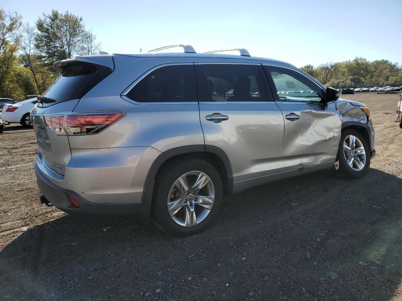 2016 TOYOTA HIGHLANDER