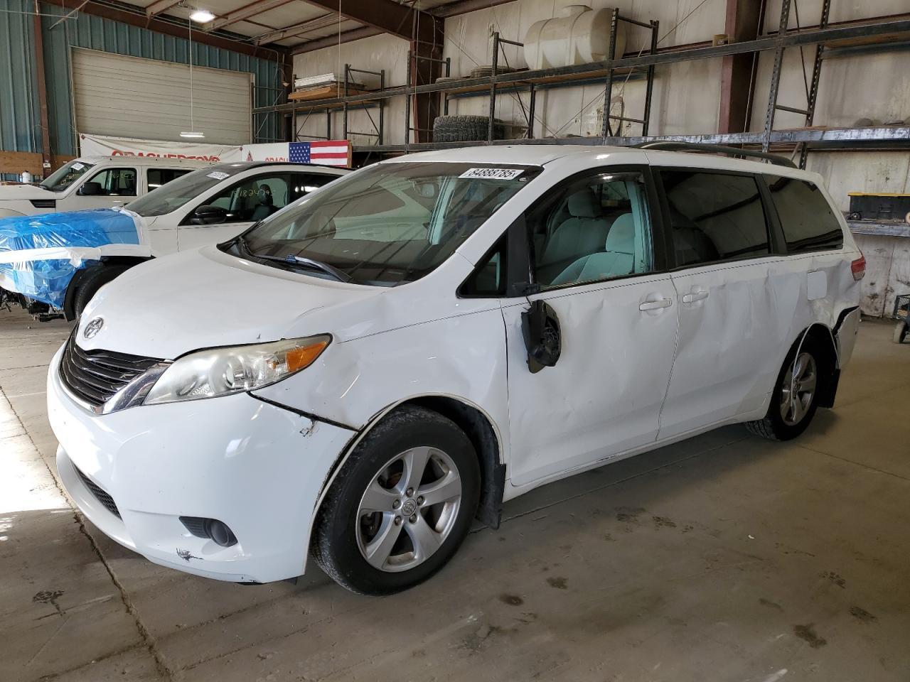 2014 TOYOTA SIENNA