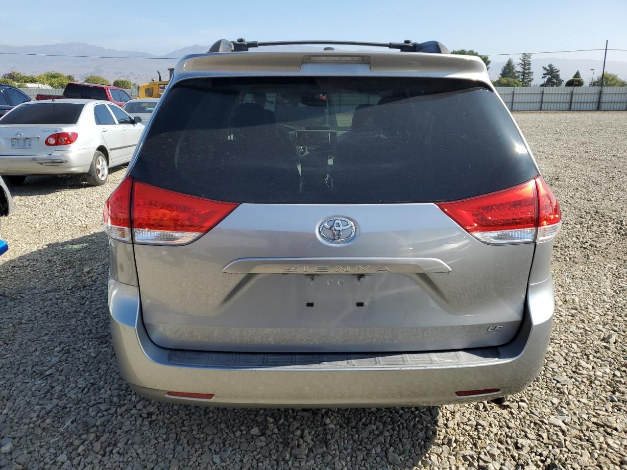 2011 TOYOTA SIENNA