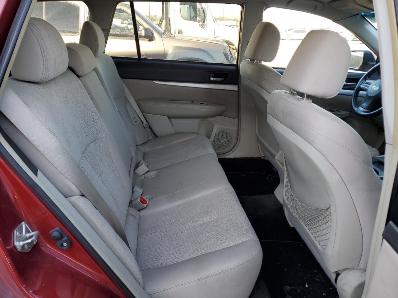 2014 SUBARU Outback