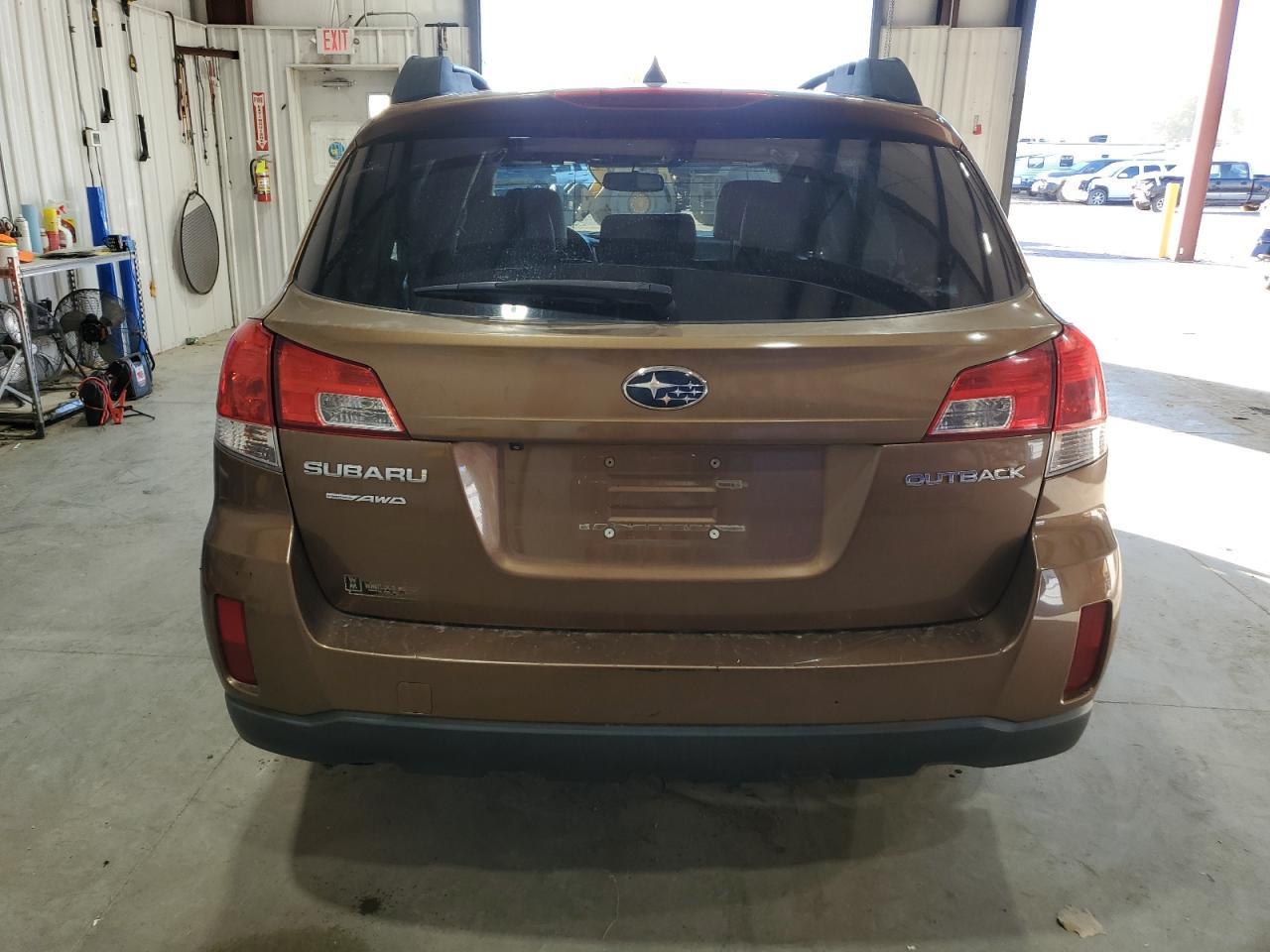 2013 SUBARU Outback