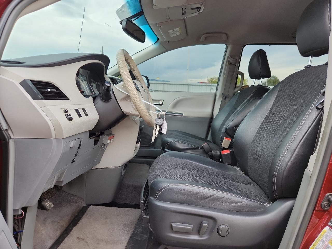 2014 TOYOTA SIENNA