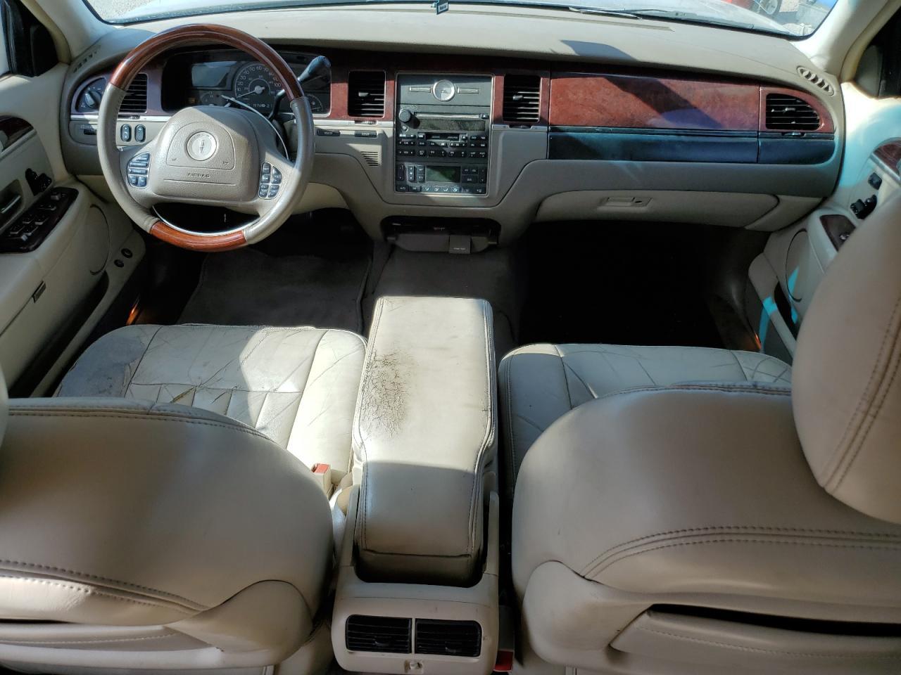2003 LINCOLN Town Car