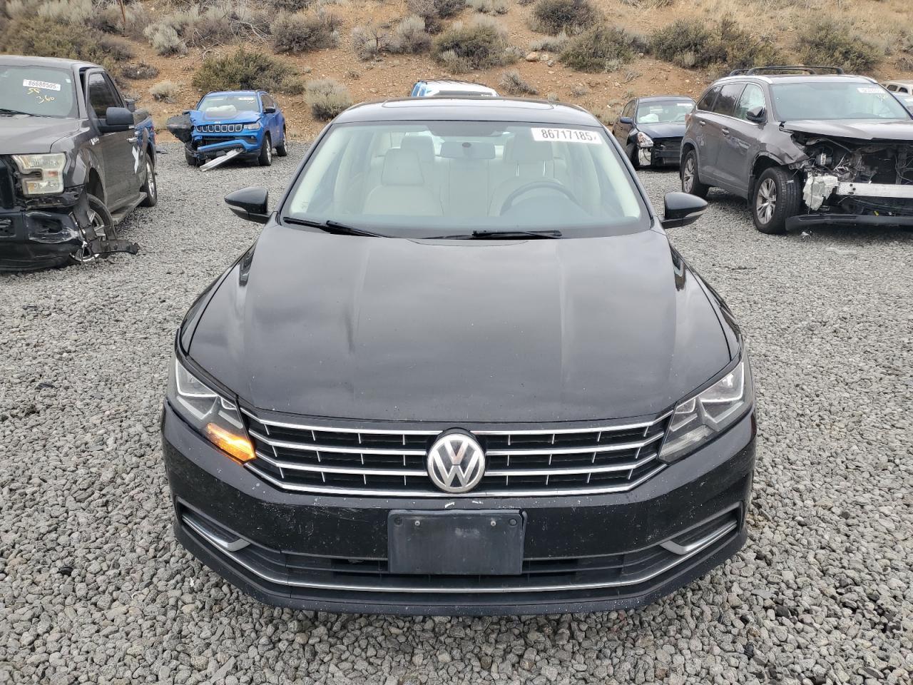 2016 VOLKSWAGEN Passat