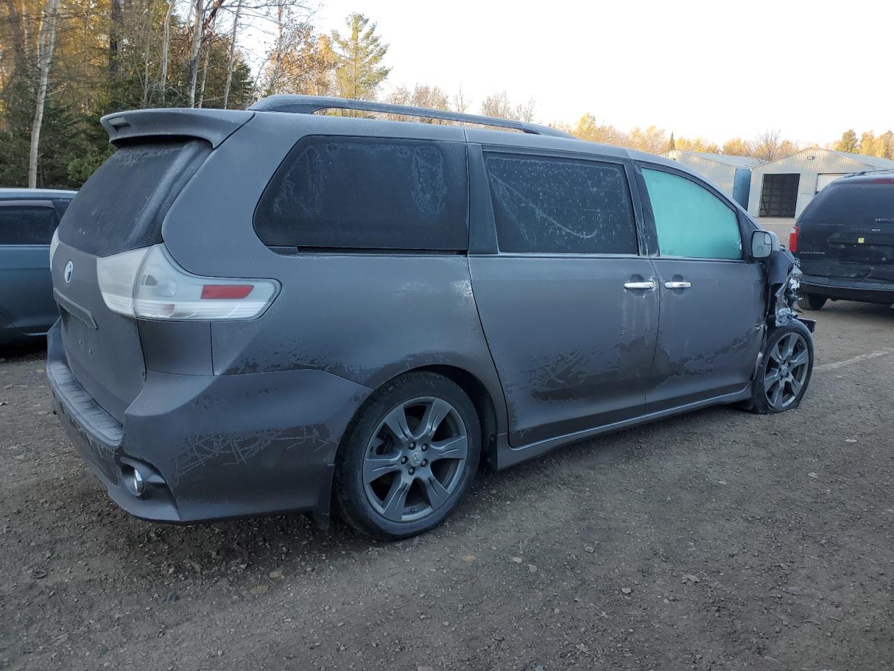 2017 TOYOTA SIENNA
