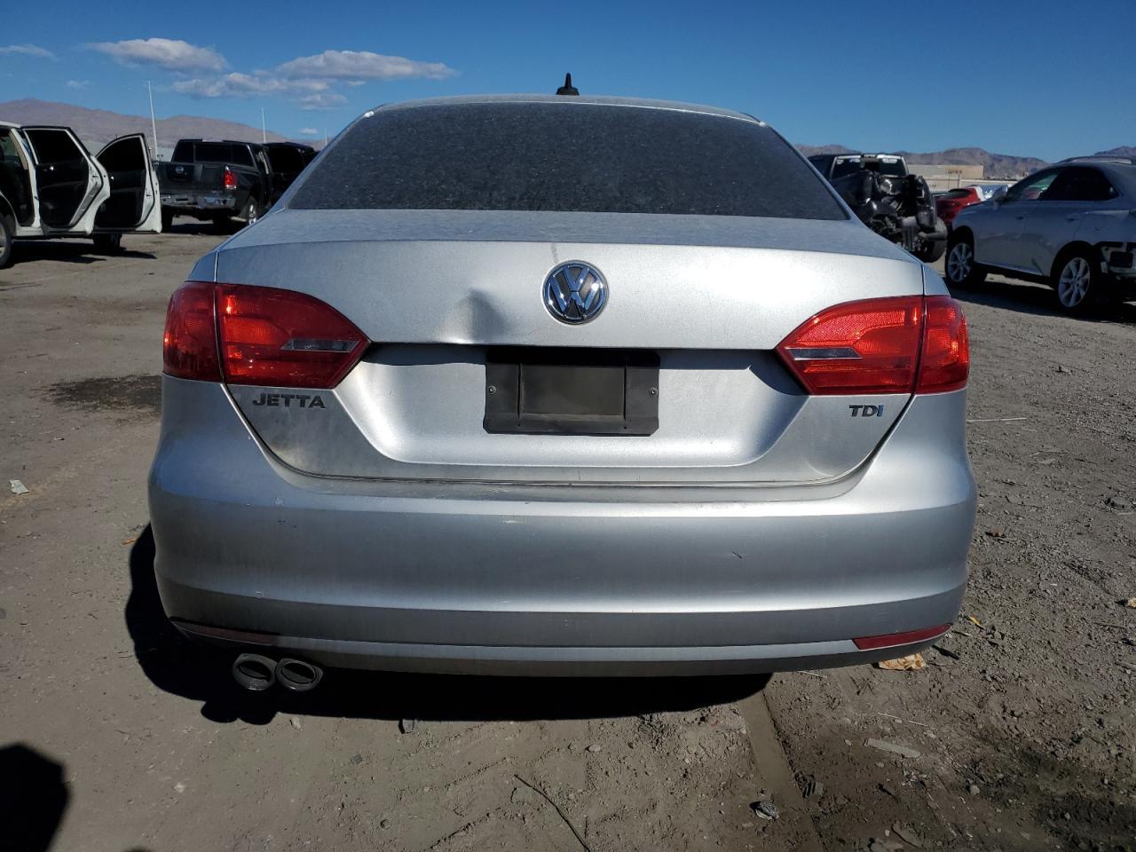2011 VOLKSWAGEN JETTA