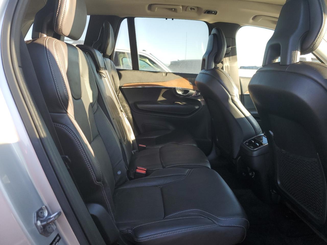 2016 VOLVO XC90