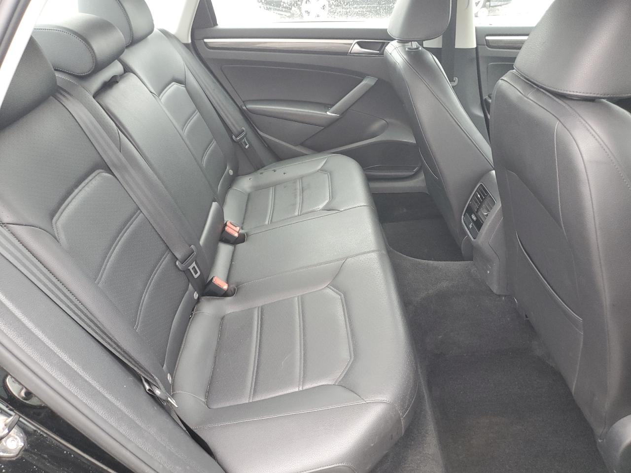 2016 VOLKSWAGEN Passat