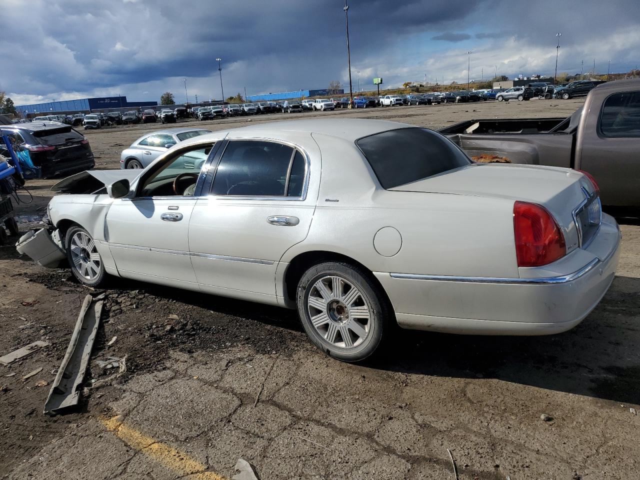 2004 LINCOLN Town Car