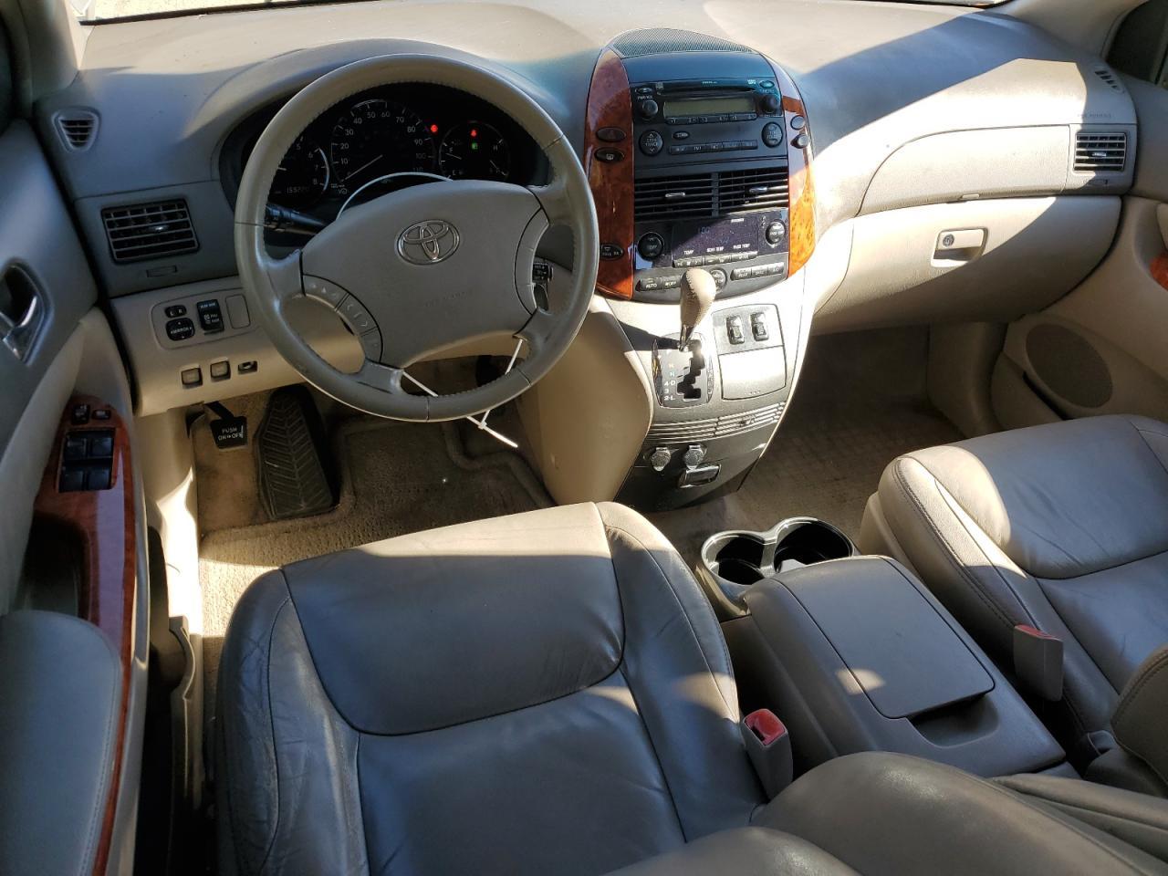 2010 TOYOTA SIENNA