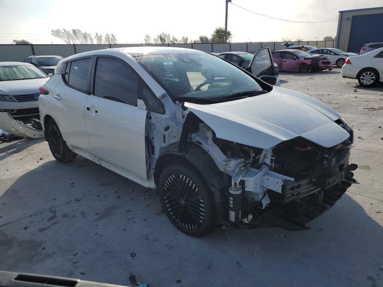 2023 NISSAN LEAF