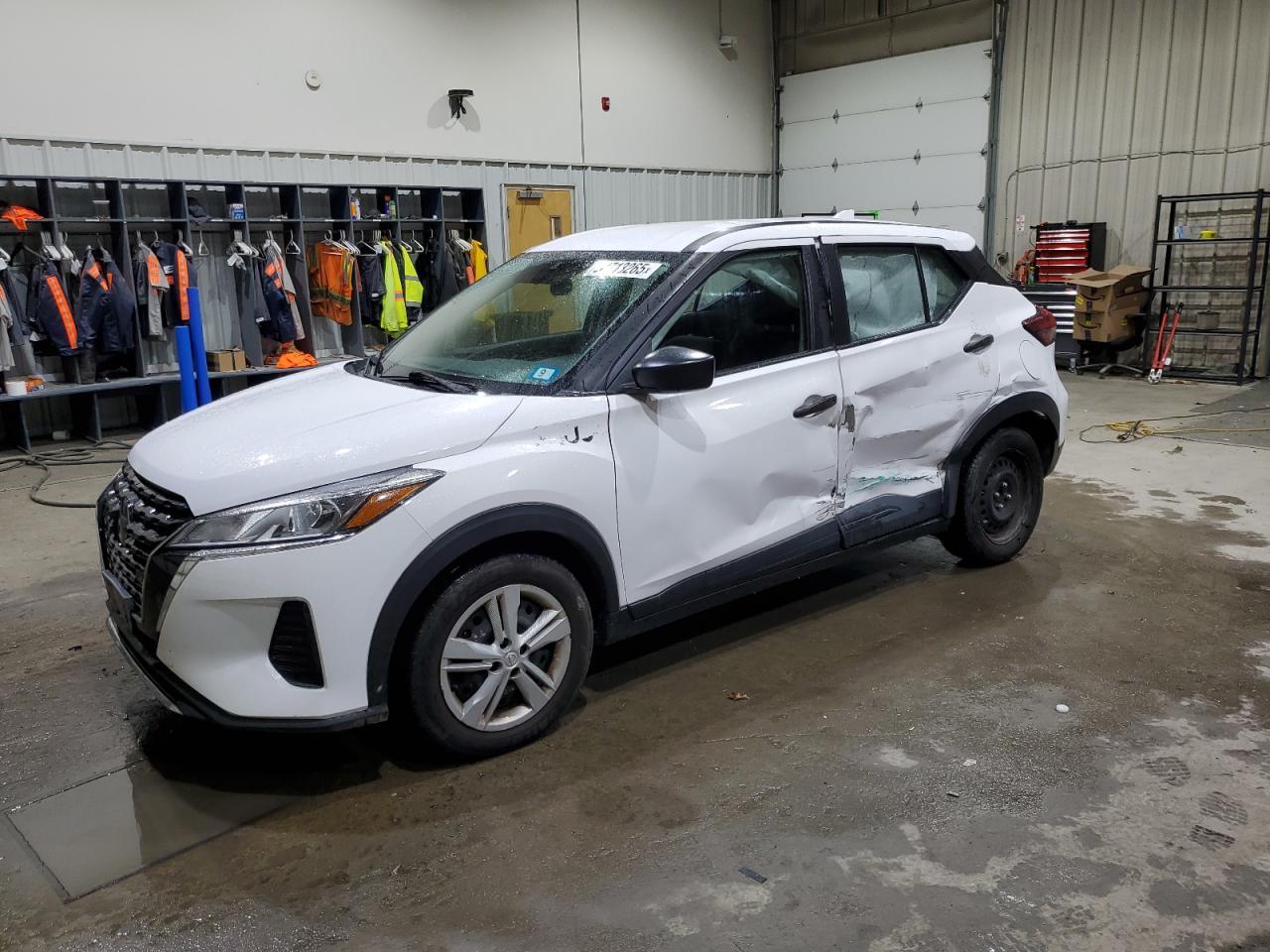 2021 NISSAN KICKS