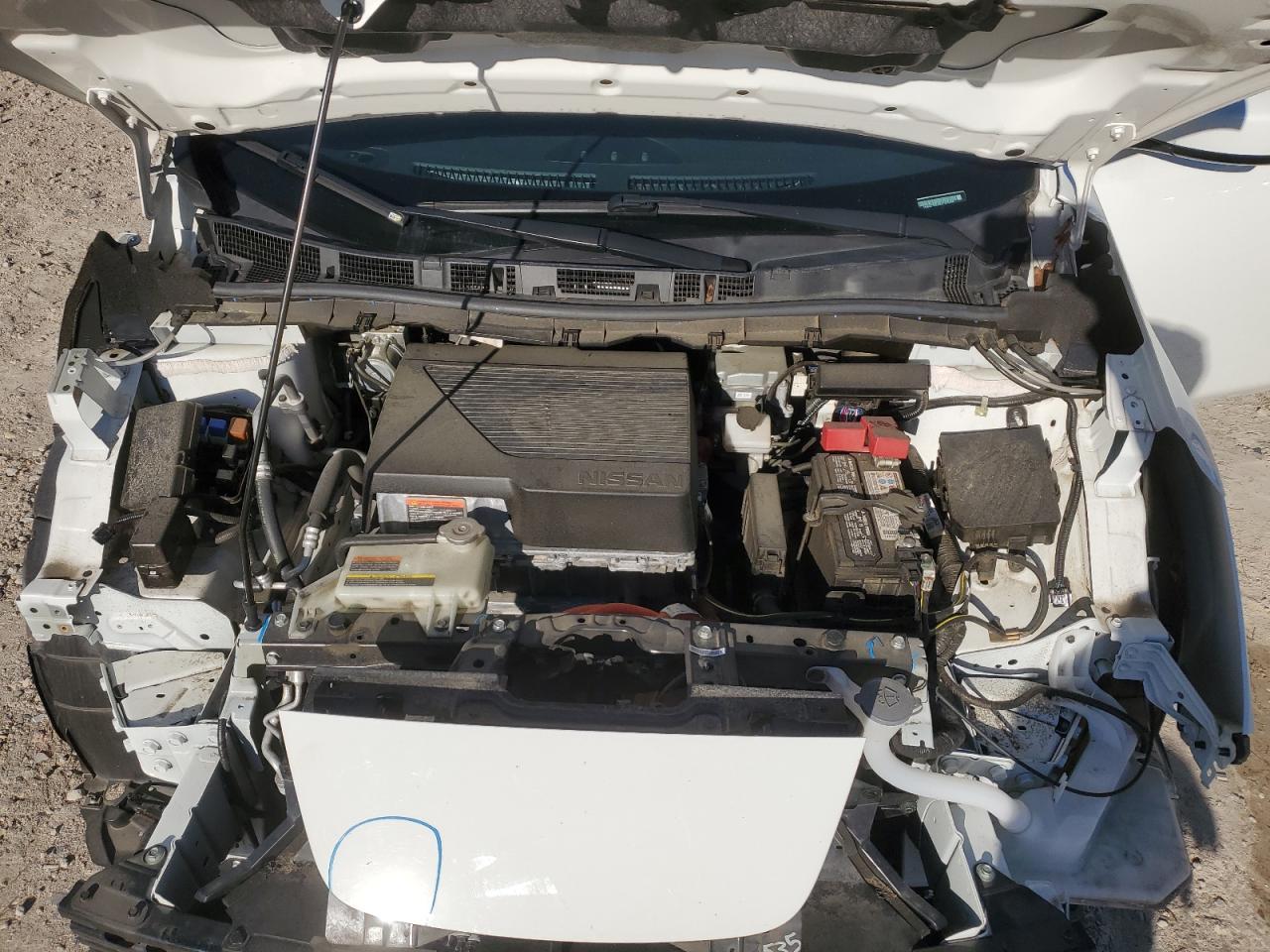 2022 NISSAN LEAF