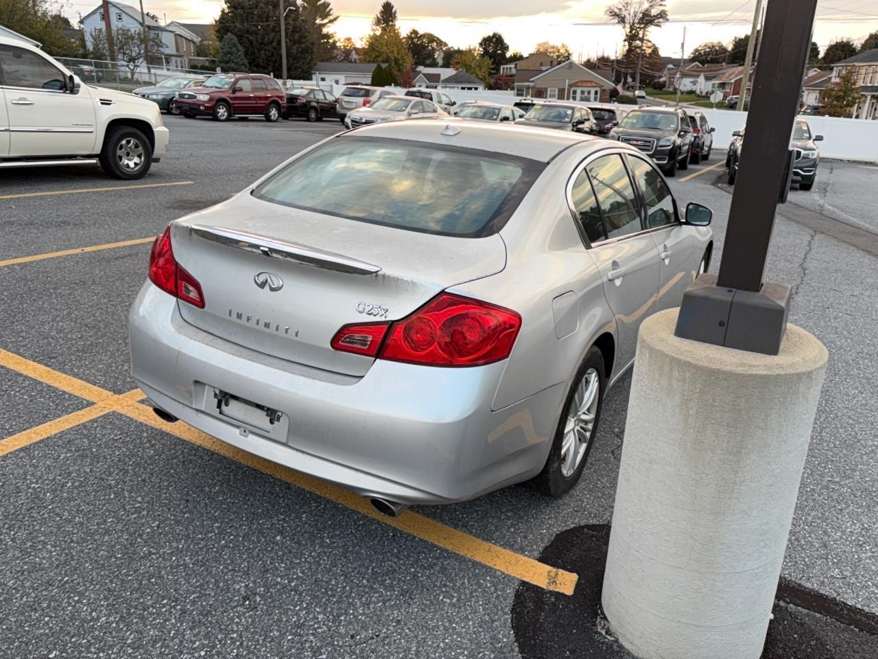 2011 INFINITI G25