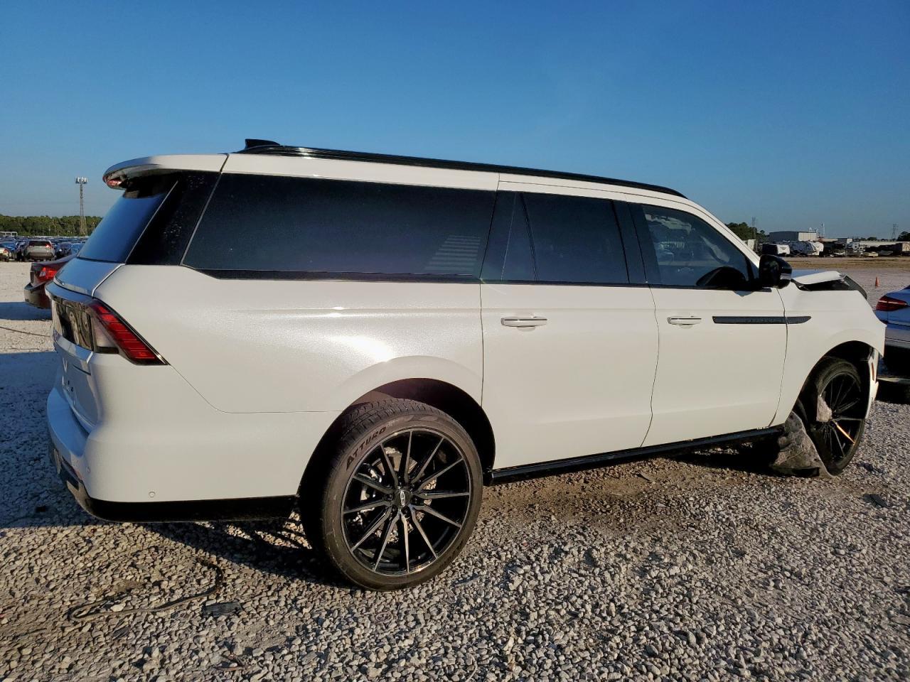 2025 LINCOLN Navigator