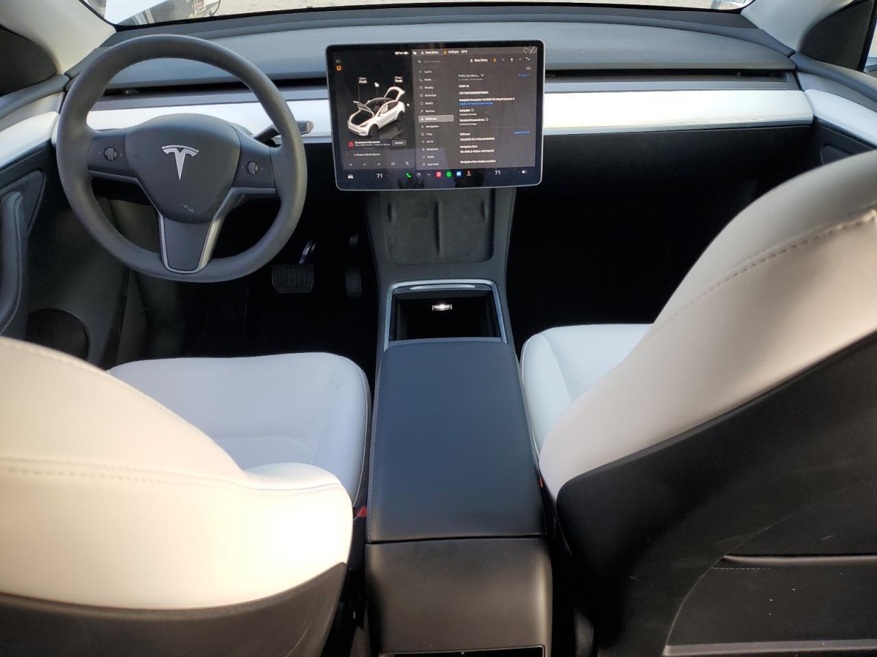 2025 TESLA MODEL Y