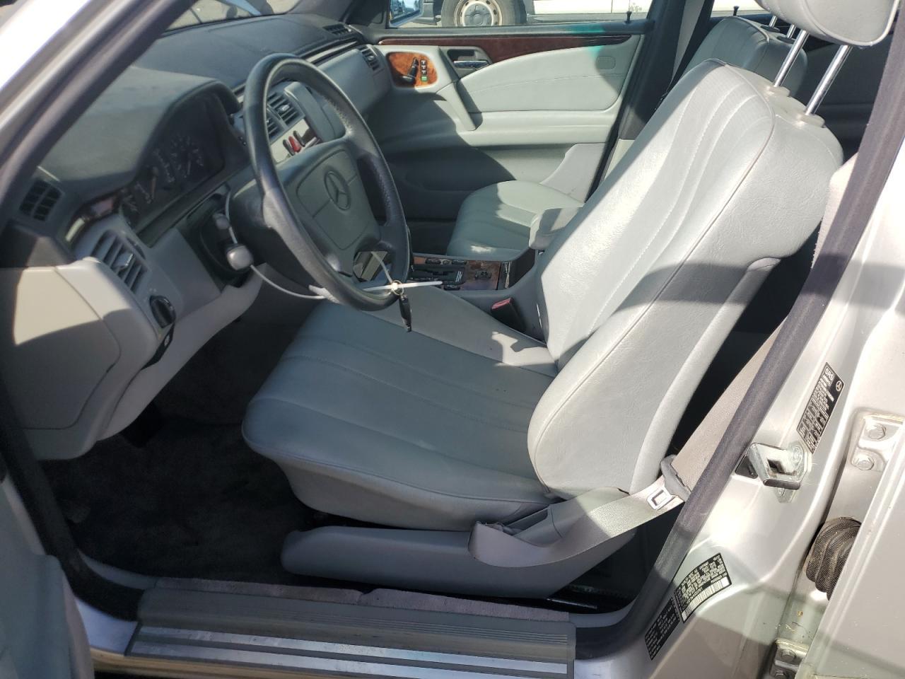 1998 MERCEDES-BENZ E 320