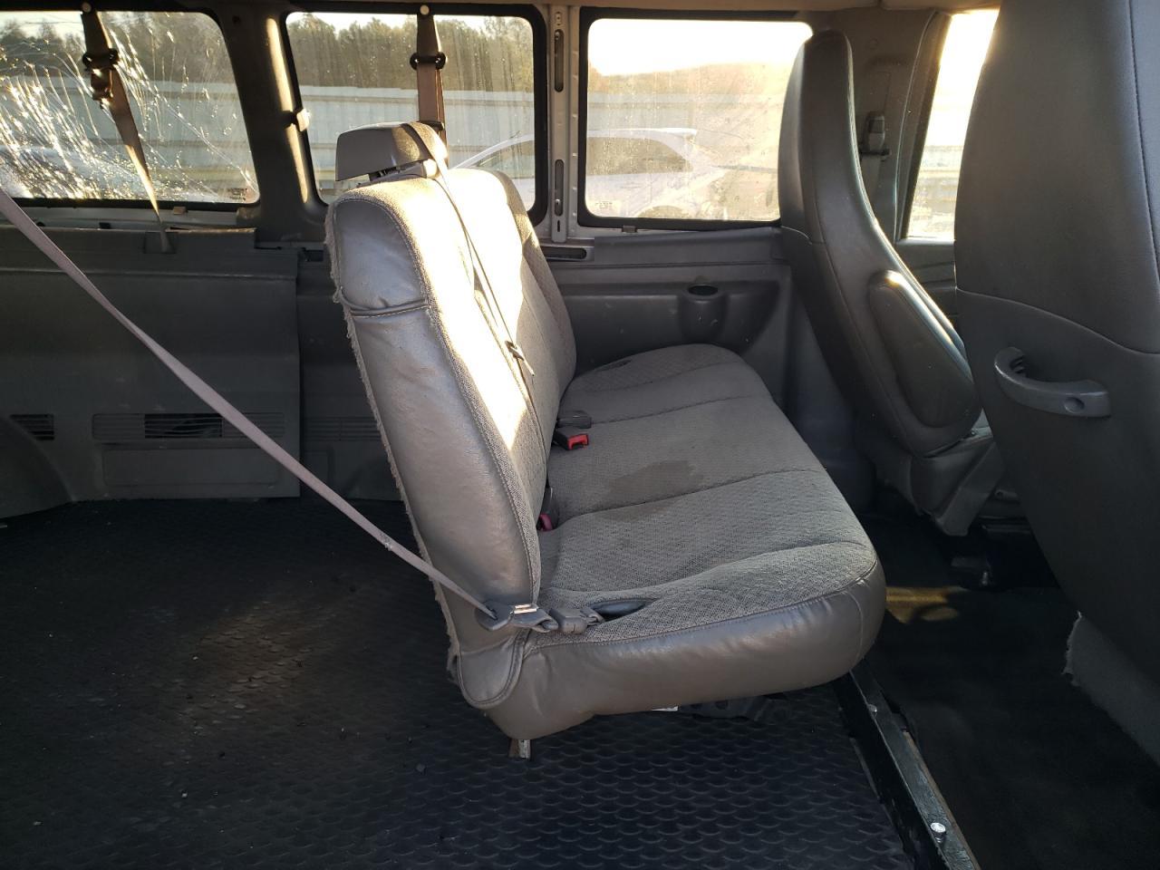 2011 CHEVROLET Express 3500