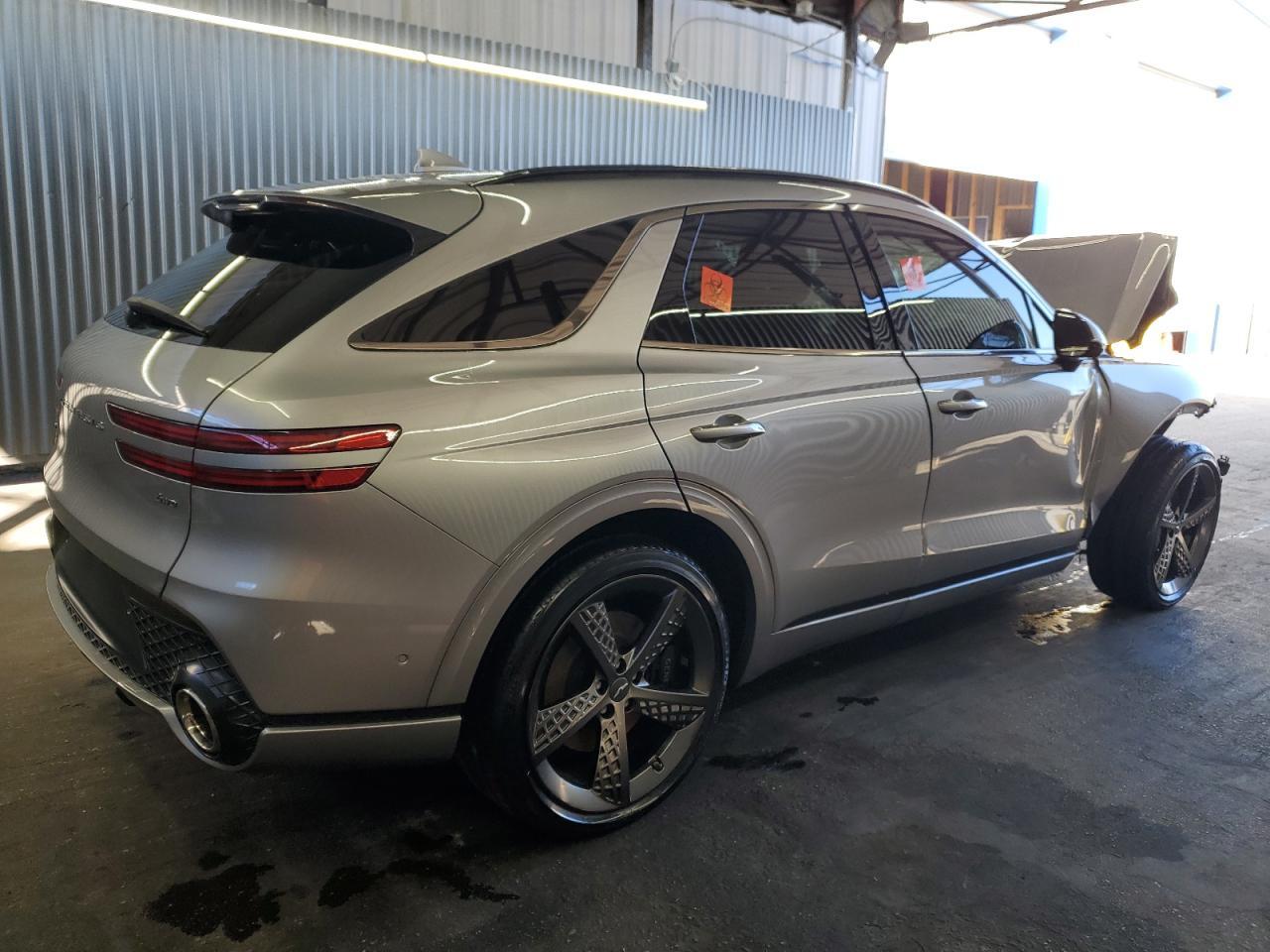 2023 GENESIS GV70