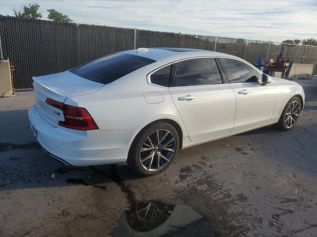 2018 VOLVO S90