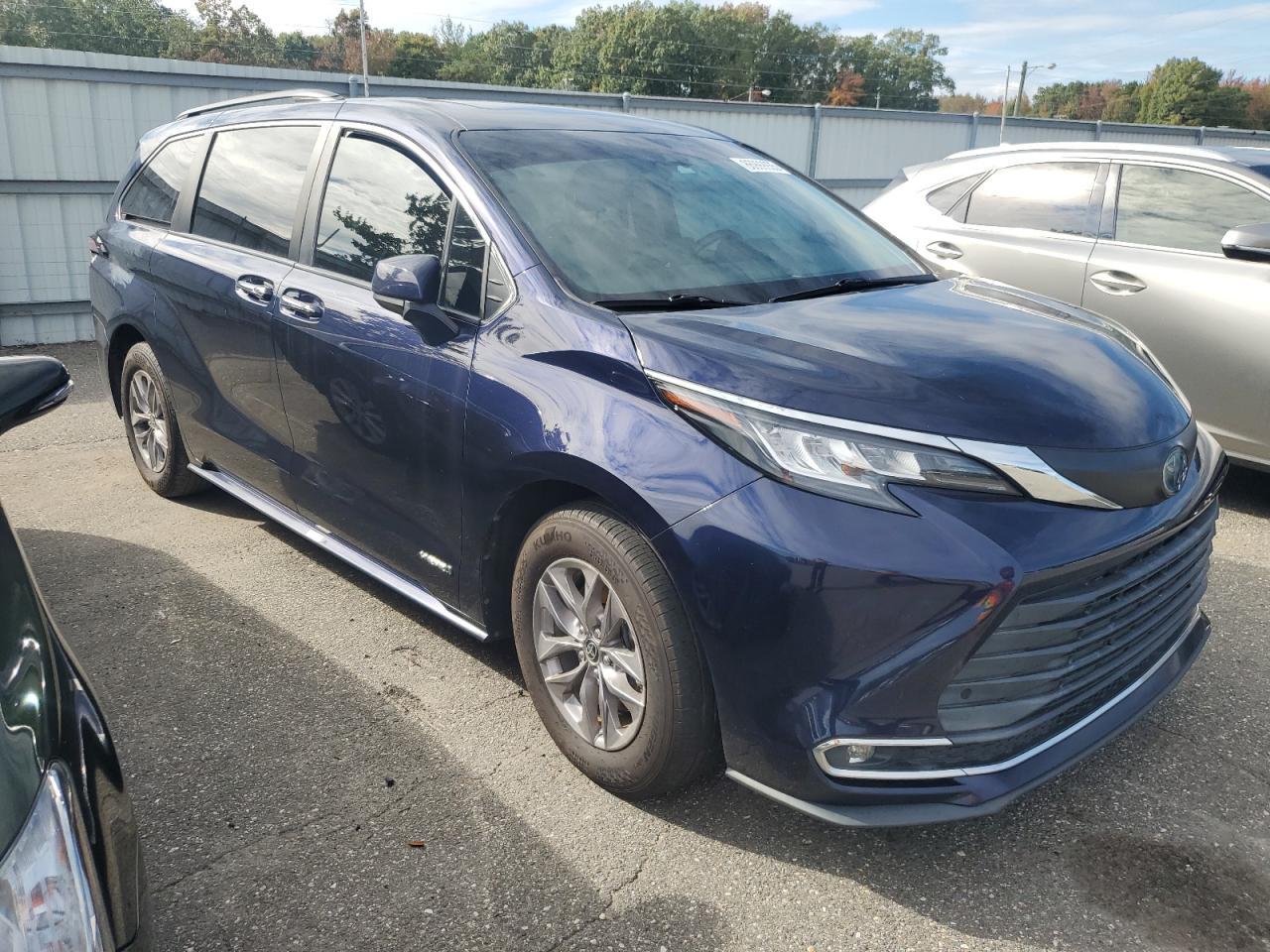 2021 TOYOTA SIENNA