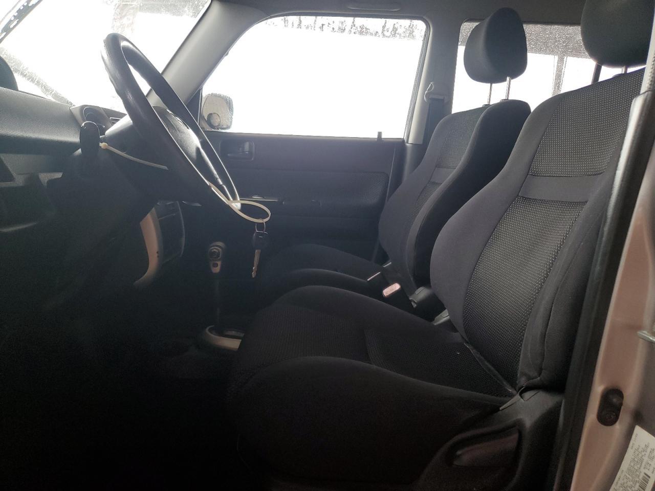 2004 TOYOTA SCION