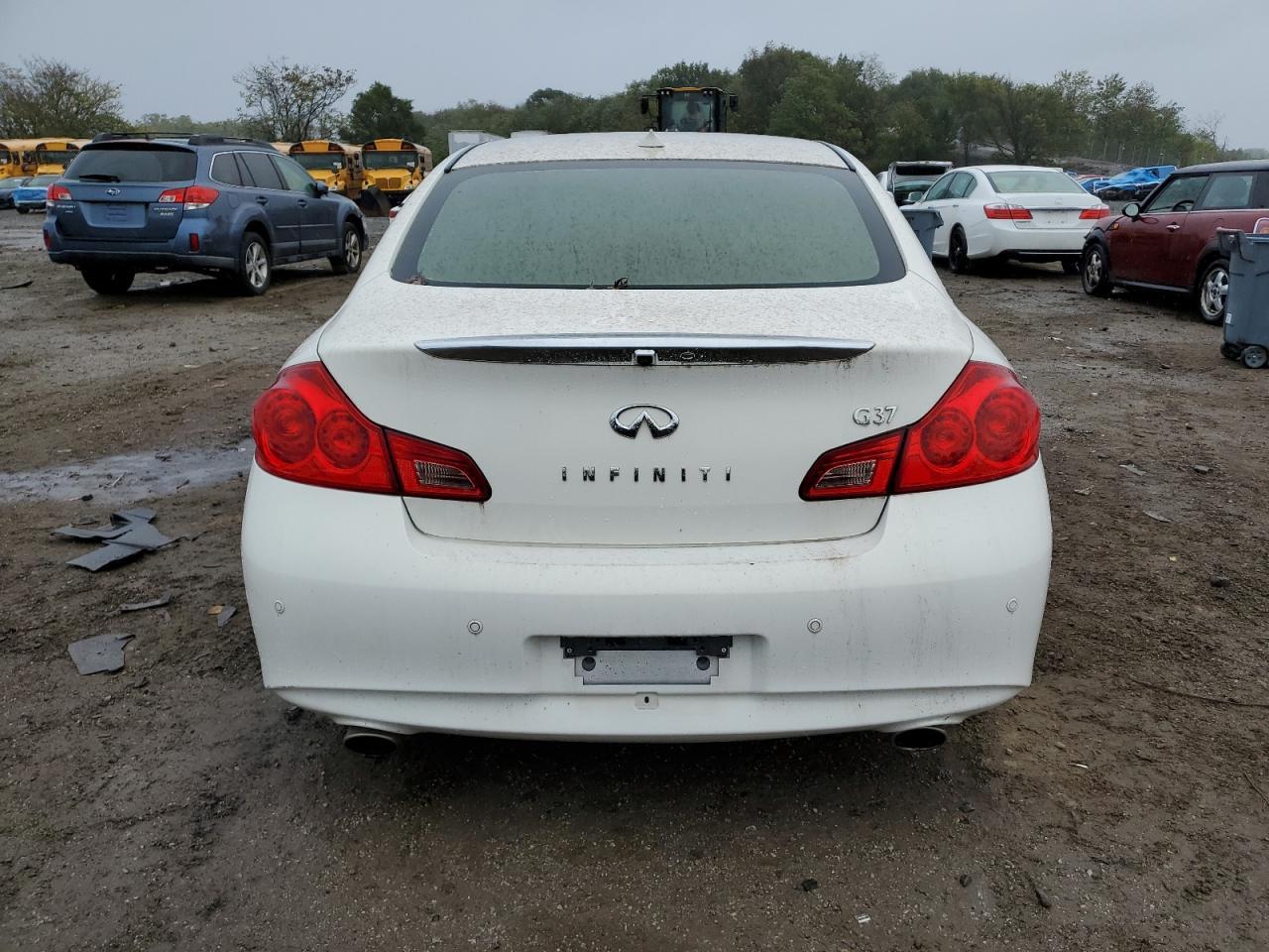 2011 INFINITI G37