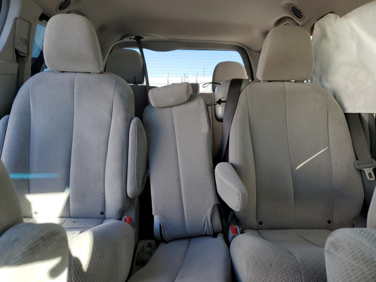 2013 TOYOTA SIENNA