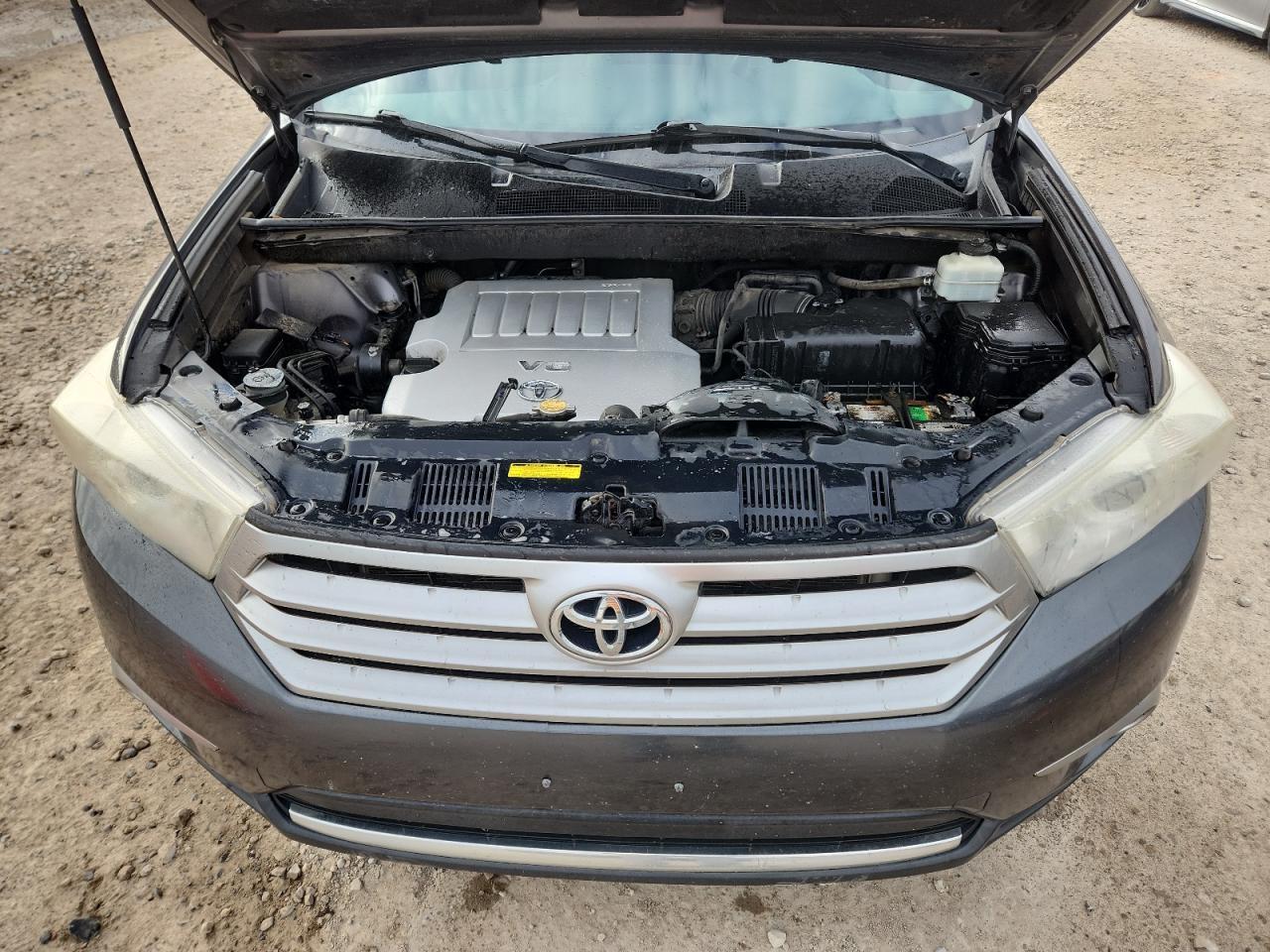 2011 TOYOTA HIGHLANDER