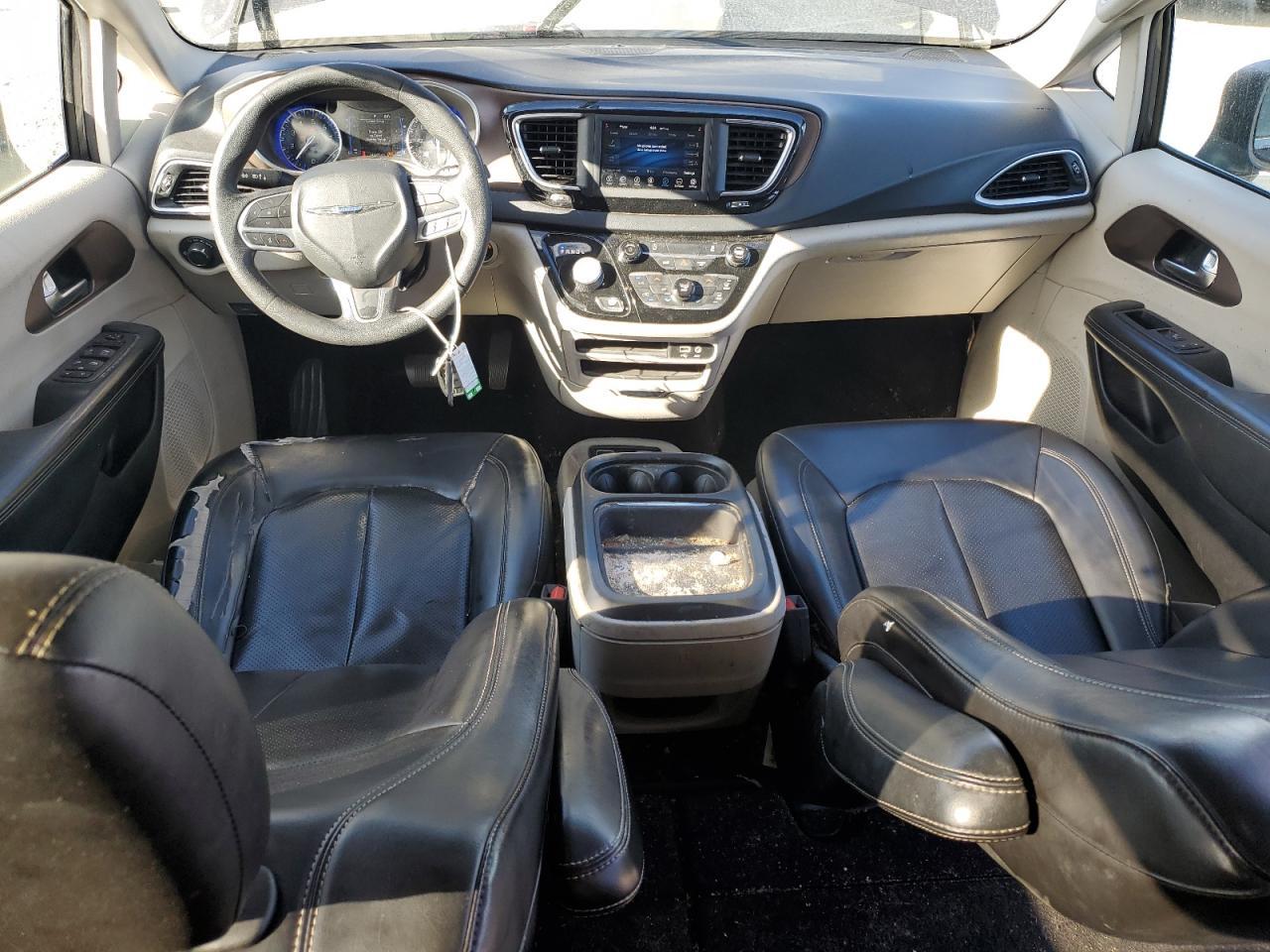 2020 CHRYSLER Voyager