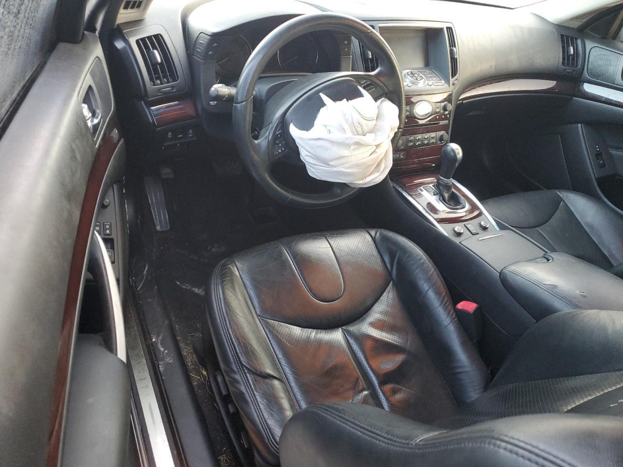 2011 INFINITI G37