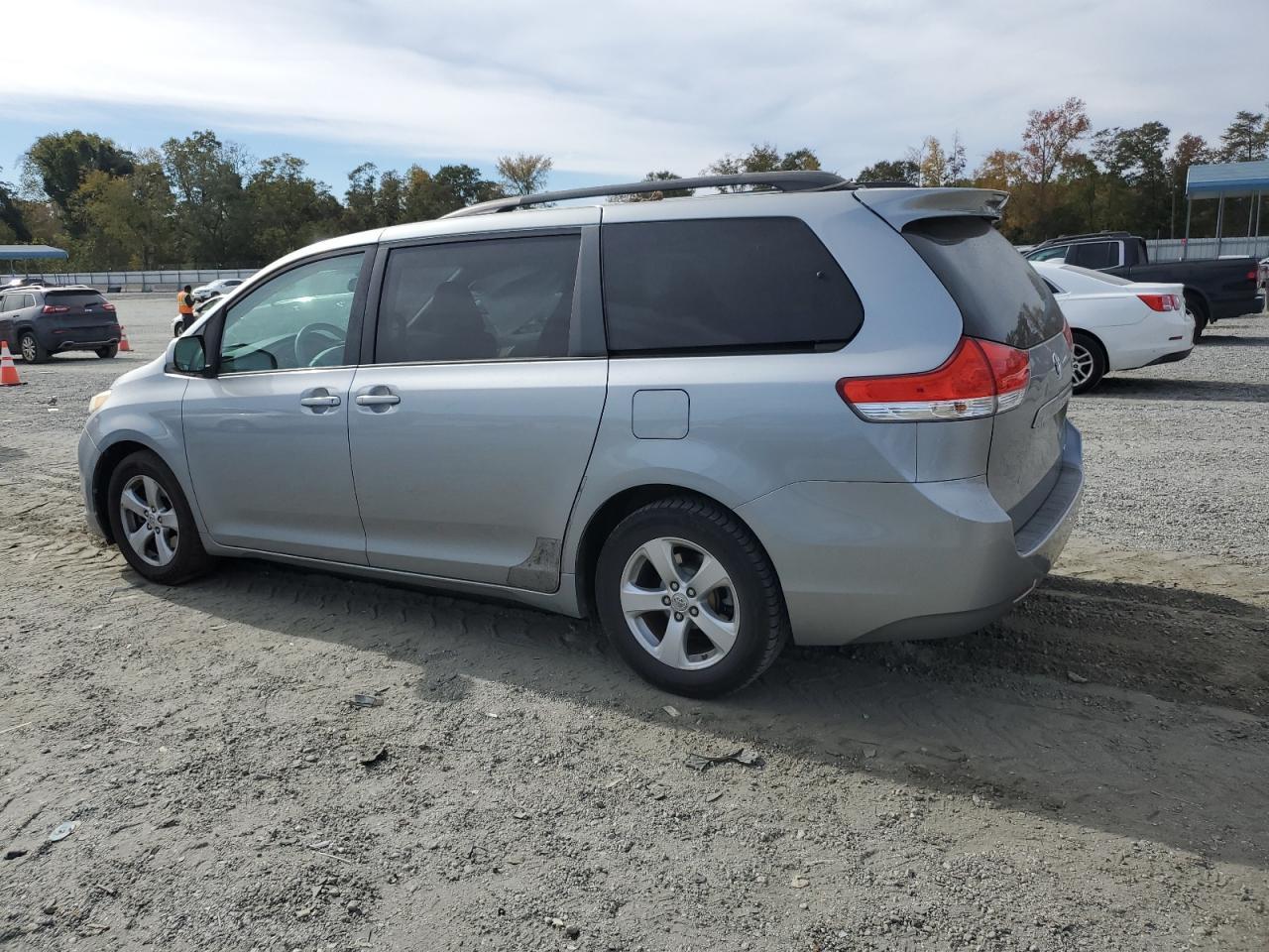 2011 TOYOTA SIENNA